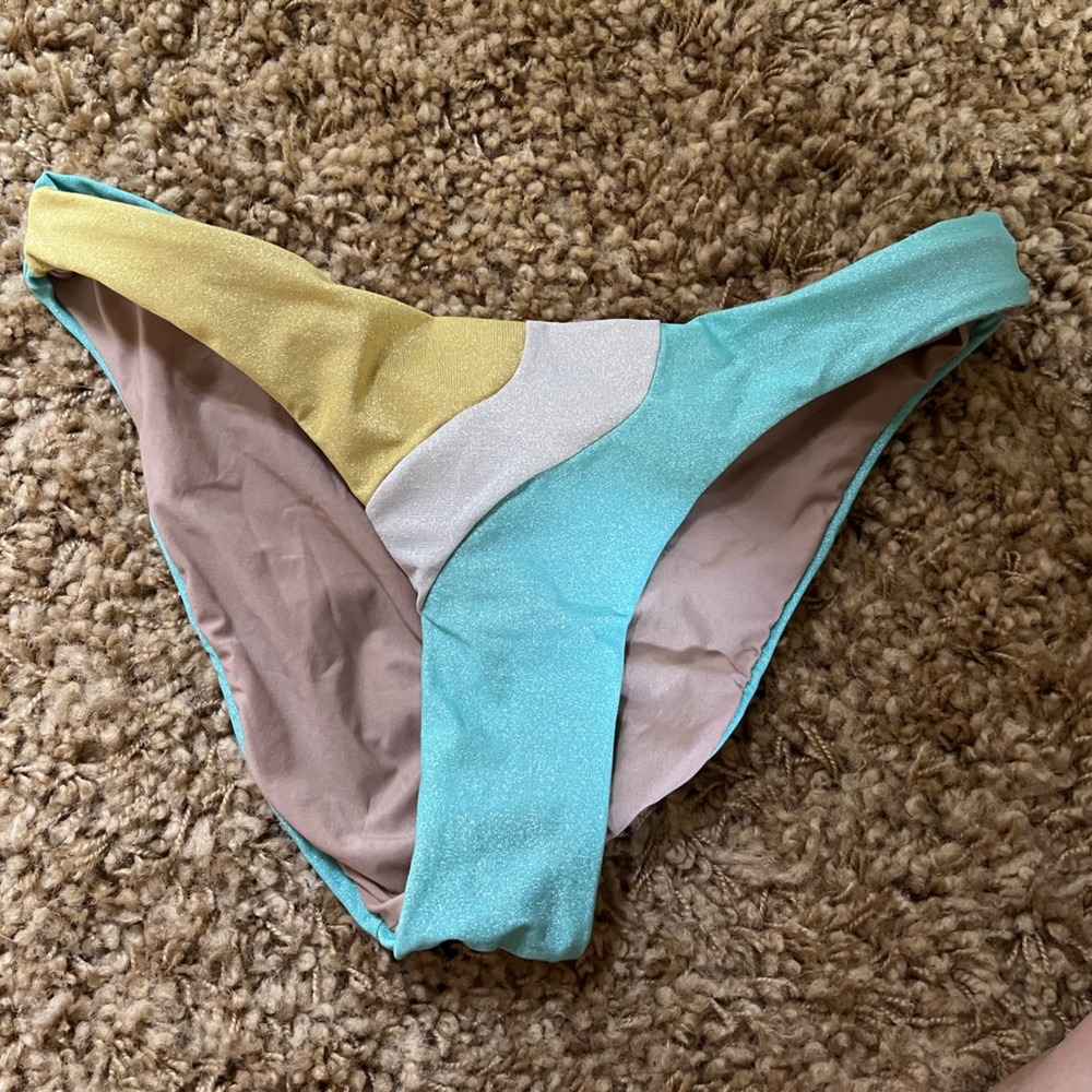 NWOT PQ Luna Wave bottom. Size Medium. Never worn.